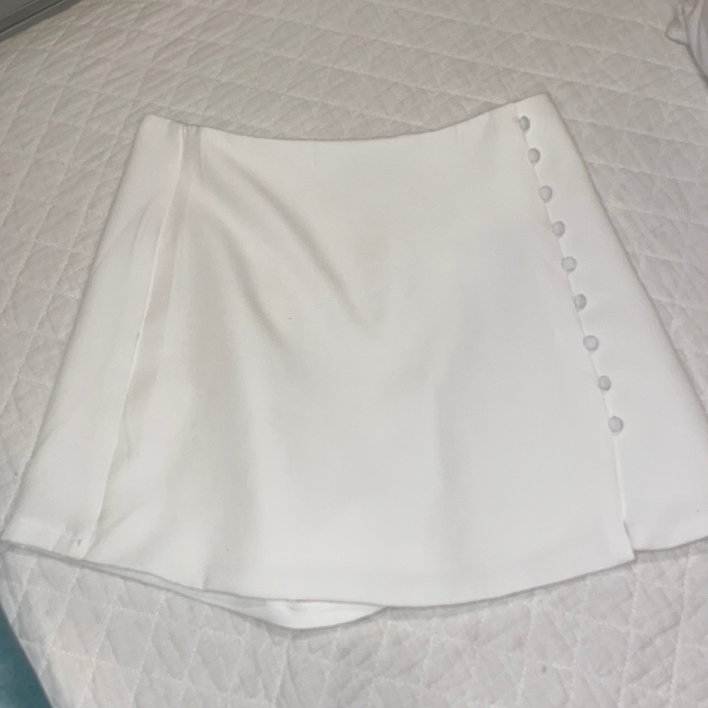 White skort DOBE
